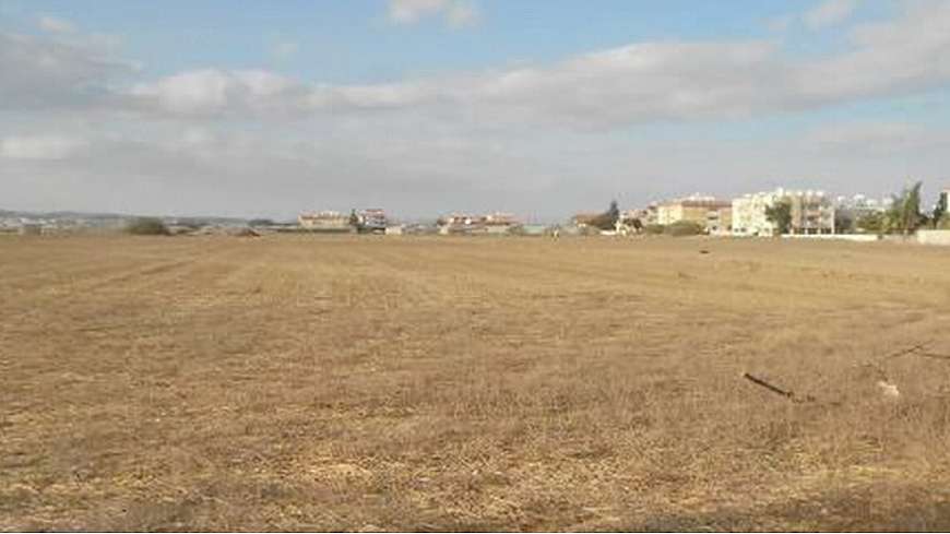 Residential field for sale/Pervolia
