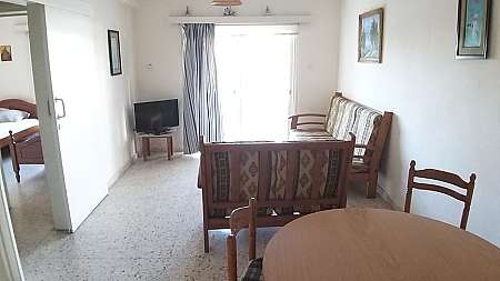 2 BEDROOM GROUND FLOOR APARTMENT IN PARALIMNI WITH YARD AND WITH TITLE DEEDS