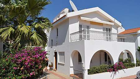 4 Bedroom Seaside Villa in Pernera with TITLE DEEDS