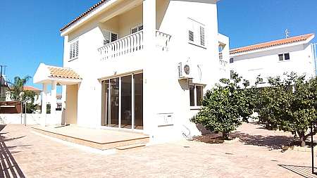 BEAUTIFUL 4 BEDROOM VILLA IN PERNERA WITH TITLES ON LAND